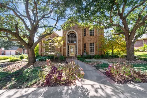 502 Butternut Dr, Garland, TX 75044