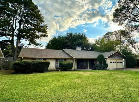 1706 W Lavender Ln, Arlington, TX 76013