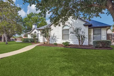 707 Coal Creek Dr, Mansfield, TX 76063