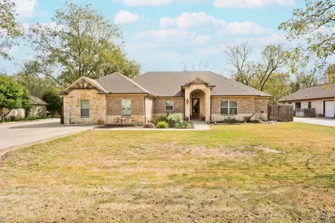8917 Green Leaves Dr, Granbury, TX 76049