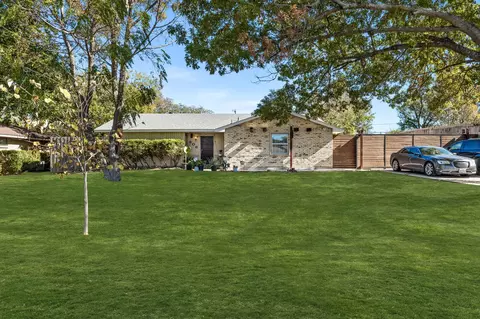 806 Nature Dr, Duncanville, TX 75116