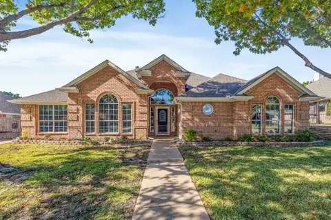 7333 Cottonwood Ct, North Richland Hills, TX 76182