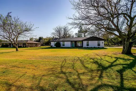 1913 Meadow Dr, Crowley, TX 76036