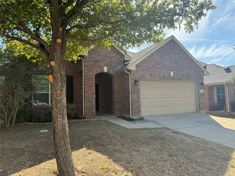 813 Hawk Valley Dr, Little Elm, TX 75068