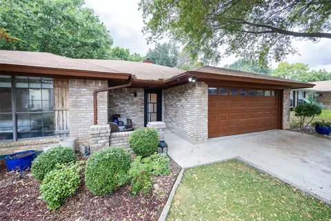 2501 Poppy Ln, Euless, TX 76039