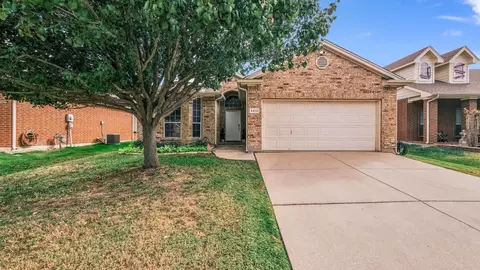 6512 Alexandra Meadows Dr, Fort Worth, TX 76131