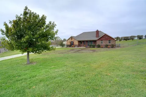 150 Ridge Top Ct, Decatur, TX 76234