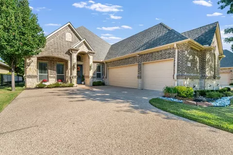 825 Merion Dr, Burleson, TX 76028