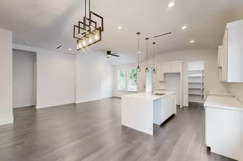 2323 Harding St, Dallas, TX 75215
