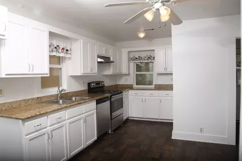 1305 E Chambers St, Cleburne, TX 76031 photo 9