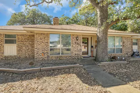 6832 Shadydale Dr, North Richland Hills, TX 76182