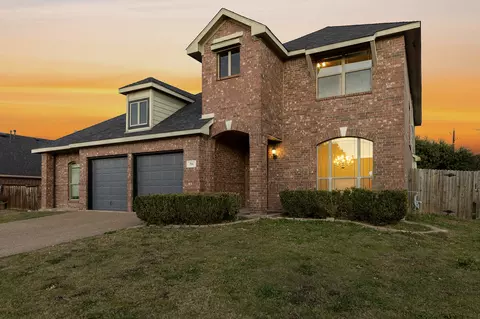 704 Spice St, Desoto, TX 75115