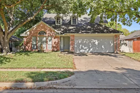 230 Brittany Dr, Euless, TX 76039