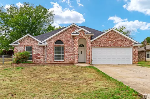 511 Ridgewood St, Lake Dallas, TX 75065