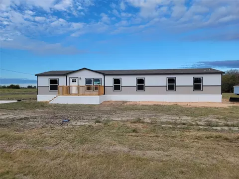 381 Largo Dr, Bonham, TX 75418