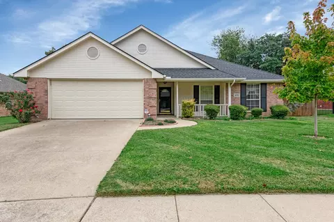 1632 Ross Dr, Midlothian, TX 76065