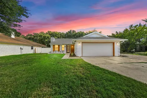 2814 Yorkhill Dr, Arlington, TX 76001