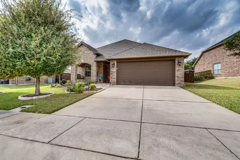 2805 Glenbrook Dr, Midlothian, TX 76065