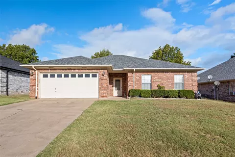 1506 Clover Ln, Granbury, TX 76048