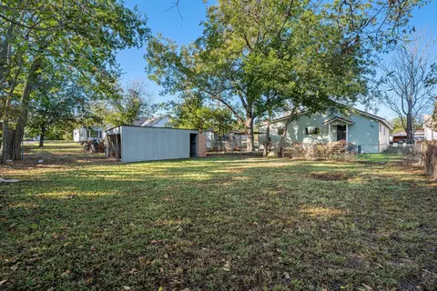 Exterior - 304 N Pine St, Comanche, TX 76442 photo 6 of 6