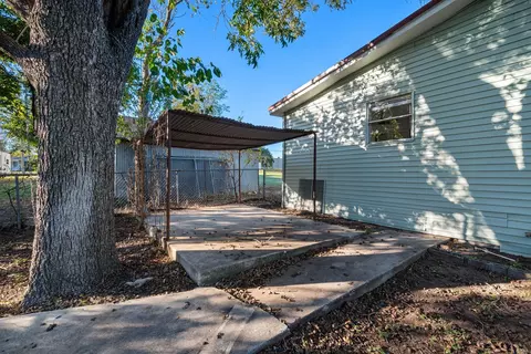 Exterior - 304 N Pine St, Comanche, TX 76442 photo 5 of 6