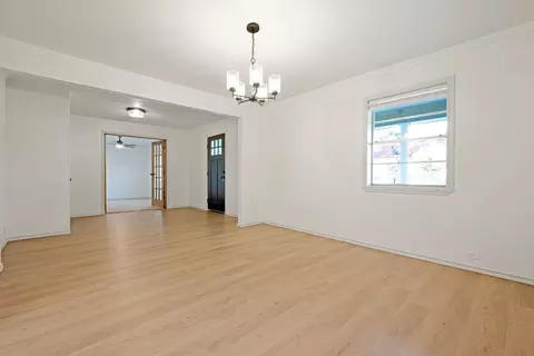 Living - 304 N Pine St, Comanche, TX 76442 photo 2 of 3