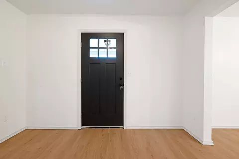 Entry Way - 304 N Pine St, Comanche, TX 76442 photo 1 of 2