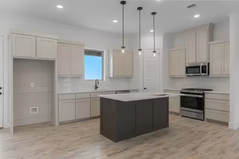 Kitchen - 8920 Prather Rd, Springtown, TX 76082 photo 2 of 4
