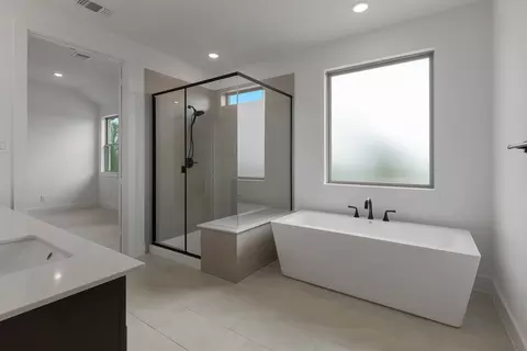 Bath - 8920 Prather Rd, Springtown, TX 76082 photo 3 of 5