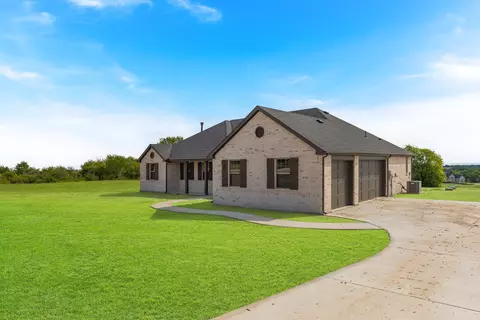 Exterior - 8920 Prather Rd, Springtown, TX 76082 photo 5 of 7