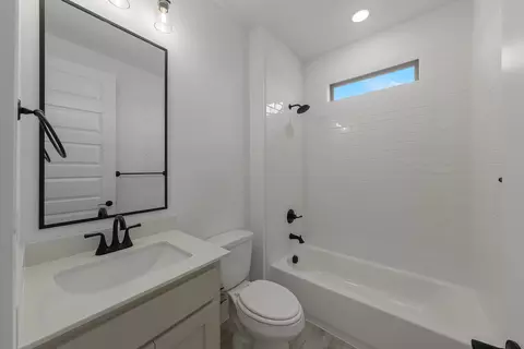 Bath - 8920 Prather Rd, Springtown, TX 76082 photo 5 of 5