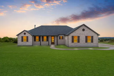 Exterior - 8920 Prather Rd, Springtown, TX 76082 photo 2 of 7