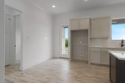 Entry Way - 8920 Prather Rd, Springtown, TX 76082 photo 2 of 2