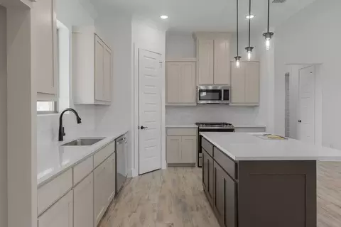 Kitchen - 8920 Prather Rd, Springtown, TX 76082 photo 3 of 4