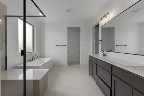 Bath - 8920 Prather Rd, Springtown, TX 76082 photo 1 of 5