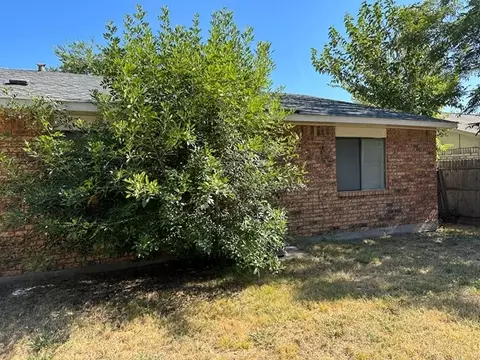 6920 Sandstone Ct, Fort Worth, TX 76120