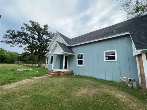 102 Lewis St, Elkhart, TX 75839