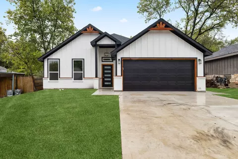 8117 Gibbs Dr, White Settlement, TX 76108
