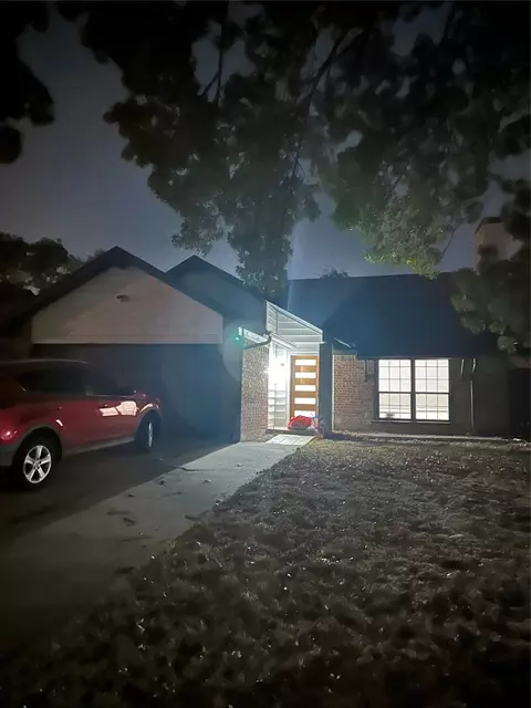 949 Madison Cir, Lewisville, TX 75067