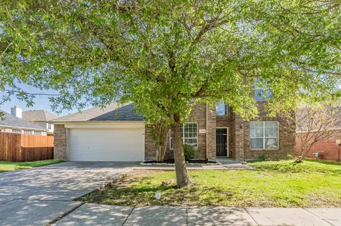2909 Hollow Valley Dr, Fort Worth, TX 76244