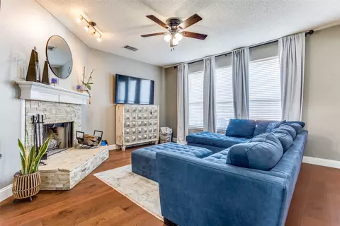 3414 Sunlight Dr, Rowlett, TX 75088
