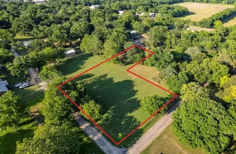 105 S Main St, Bonham, TX 75418