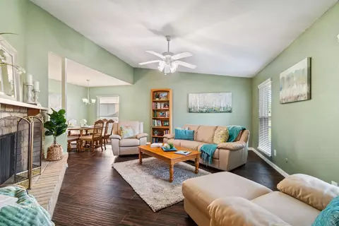 2006 Clark Trl, Grand Prairie, TX 75052