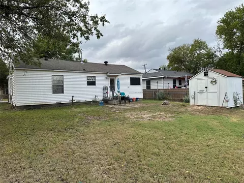 Exterior - 505 E Holley St, Mesquite, TX 75149 photo 3 of 4