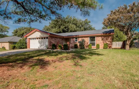 8509 Brookview Dr, North Richland Hills, TX 76182