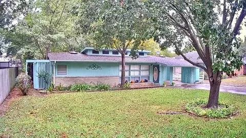 927 S Rusk St, Gainesville, TX 76240