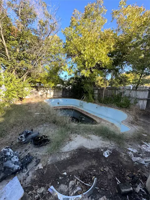 2207 NW 25th St, Fort Worth, TX 76164
