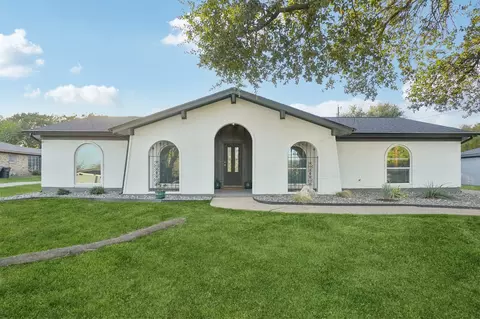 1605 Wade Dr, Bedford, TX 76022