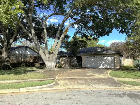 725 Steeplechase Dr, Bedford, TX 76021