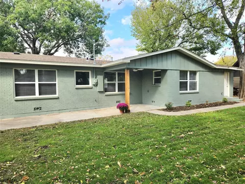 1702 Merrywood St, Gainesville, TX 76240